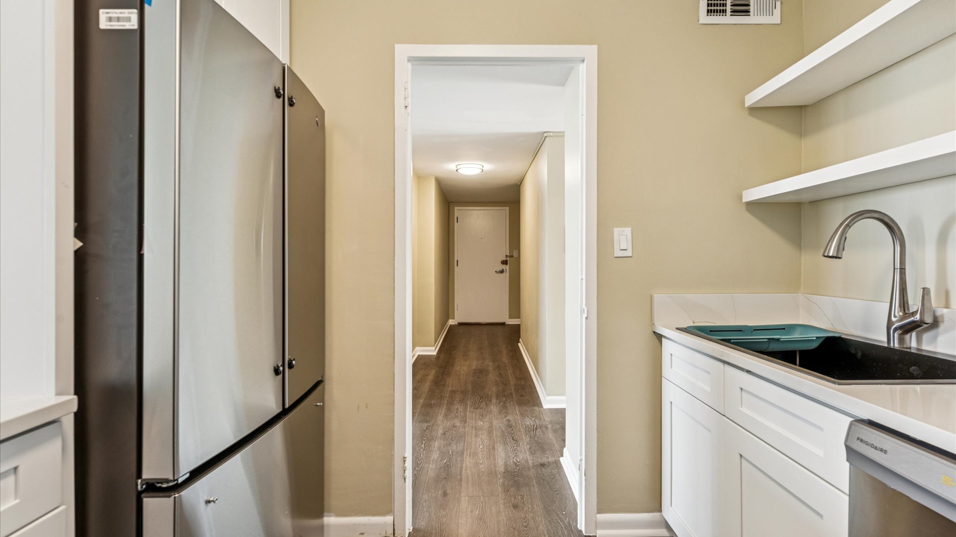 3950 N Lake Shore Drive 2005, Chicago, IL, 60613 2 3950 N Lake Shore Drive 2005