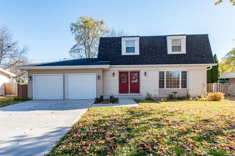 Photo of 419 Northgate Rd, Lindenhurst, IL 60046 (MLS # 12475899)
