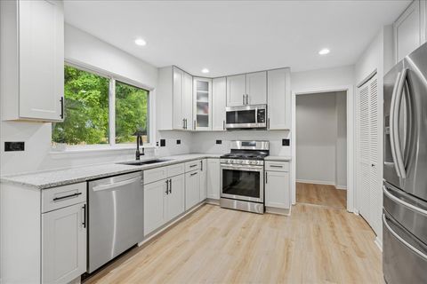 Tiny photo for 206 Cool Stone Bend, Lake In The Hills, IL 60156 (MLS # 12483788)