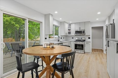 Tiny photo for 206 Cool Stone Bend, Lake In The Hills, IL 60156 (MLS # 12483788)