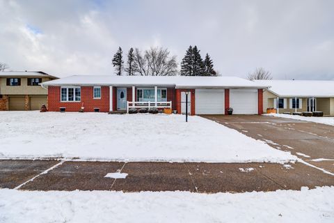 Photo of 1024 10th Avenue N, Clinton, IA 52732 (MLS # 12554481)