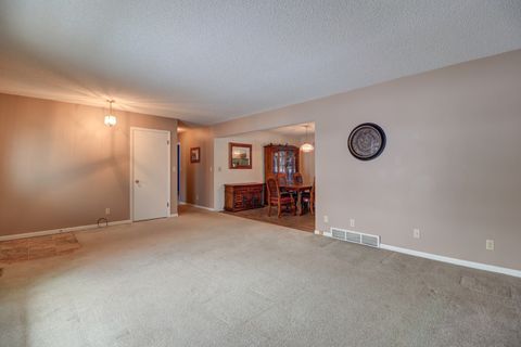 Tiny photo for 1024 10th Avenue N, Clinton, IA 52732 (MLS # 12554481)