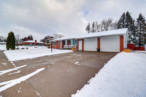 Tiny photo for 1024 10th Avenue N, Clinton, IA 52732 (MLS # 12554481)