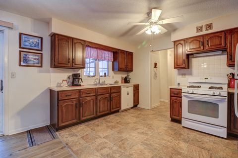 Tiny photo for 1024 10th Avenue N, Clinton, IA 52732 (MLS # 12554481)