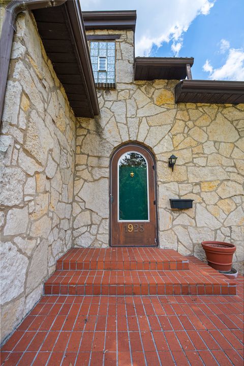 Tiny photo for 1928 Kennicott Court, Des Plaines, IL 60018 (MLS # 12406913)