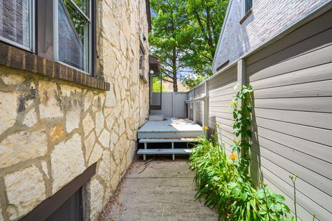Tiny photo for 1928 Kennicott Court, Des Plaines, IL 60018 (MLS # 12406913)