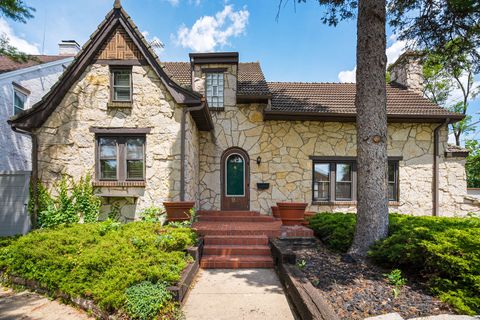 Tiny photo for 1928 Kennicott Court, Des Plaines, IL 60018 (MLS # 12406913)