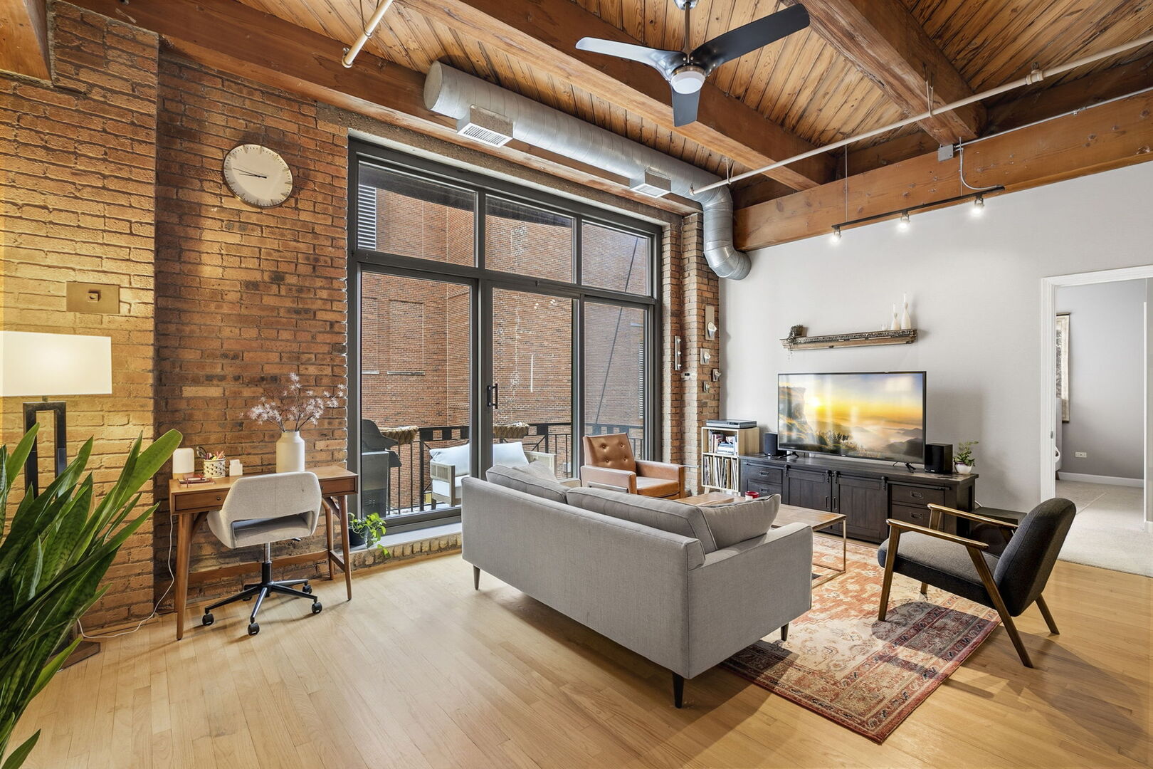 1330 W Monroe Street 216