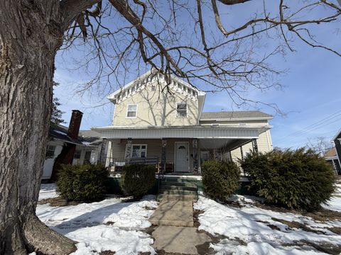 Photo of 1021 Jefferson Avenue, Charleston, IL 61920 (MLS # 12552255)