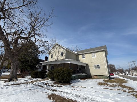 Tiny photo for 1021 Jefferson Avenue, Charleston, IL 61920 (MLS # 12552255)