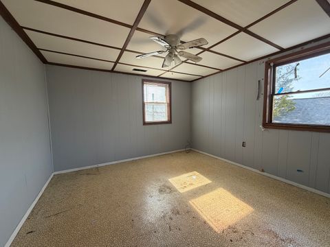 Tiny photo for 1021 Jefferson Avenue, Charleston, IL 61920 (MLS # 12552255)