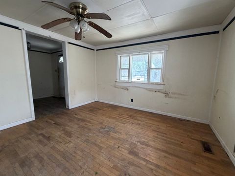 Tiny photo for 1021 Jefferson Avenue, Charleston, IL 61920 (MLS # 12552255)