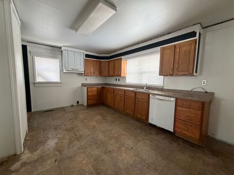 Tiny photo for 1021 Jefferson Avenue, Charleston, IL 61920 (MLS # 12552255)