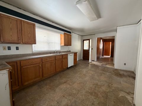 Tiny photo for 1021 Jefferson Avenue, Charleston, IL 61920 (MLS # 12552255)