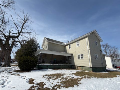 Tiny photo for 1021 Jefferson Avenue, Charleston, IL 61920 (MLS # 12552255)