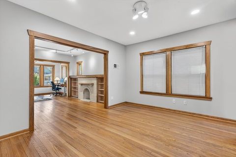 Tiny photo for 1159 S East Avenue, Oak Park, IL 60304 (MLS # 12647593)