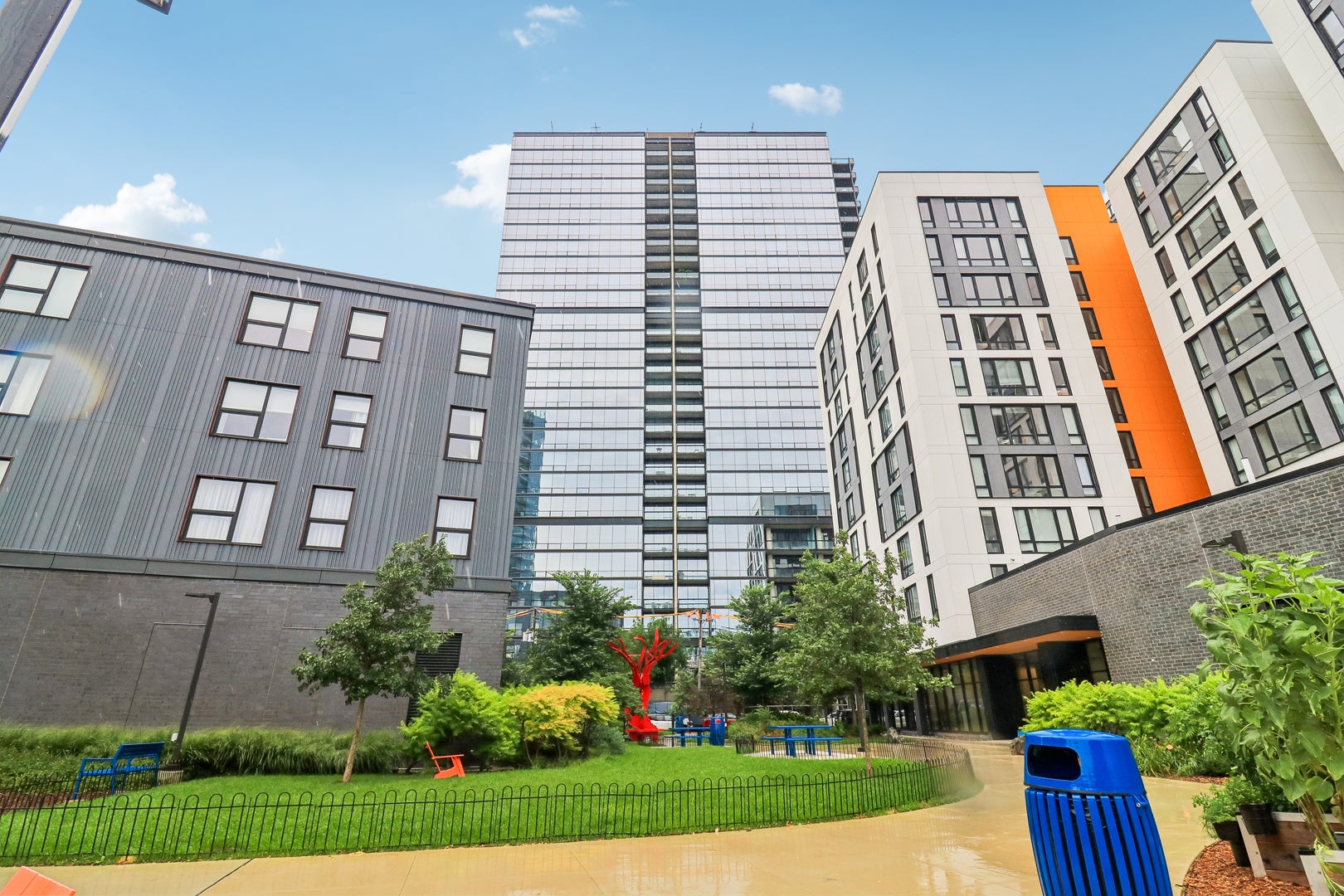 860 W Blackhawk Street 1107