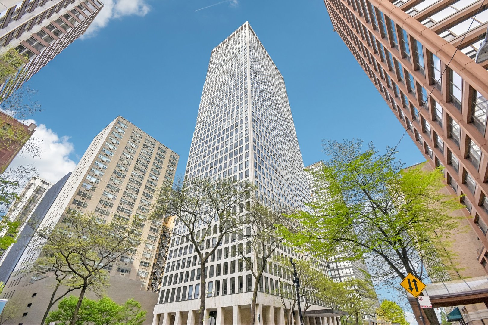 260 E CHESTNUT Street 2505