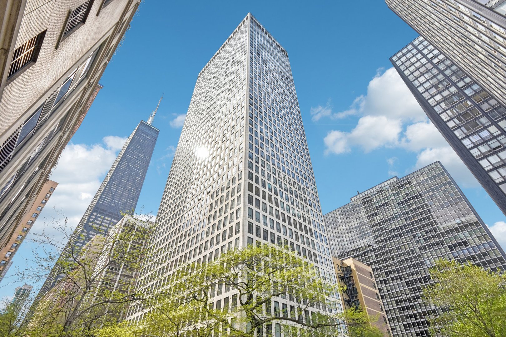 260 E CHESTNUT Street 2505
