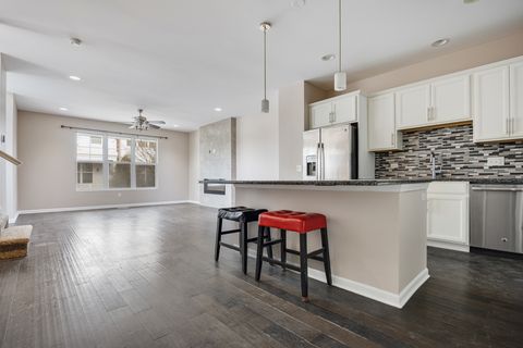 Tiny photo for 901 Times Square Drive, Aurora, IL 60504 (MLS # 12561400)