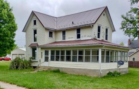 202 W Fourth Street Leaf River IL 61047