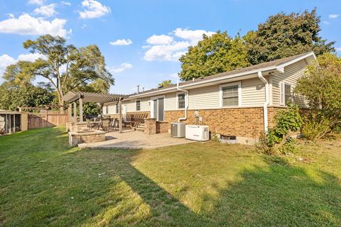 Tiny photo for 3 Poplar Road, Yorkville, IL 60560 (MLS # 12488633)