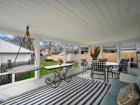 Tiny photo for 674 Highview Terrace, Lake Forest, IL 60045 (MLS # 12626294)