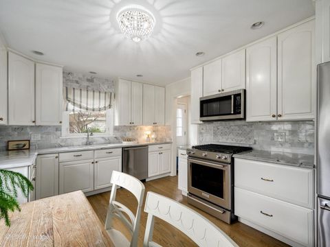 Tiny photo for 674 Highview Terrace, Lake Forest, IL 60045 (MLS # 12626294)