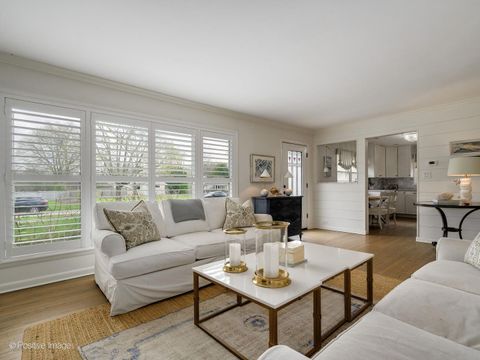 Tiny photo for 674 Highview Terrace, Lake Forest, IL 60045 (MLS # 12626294)