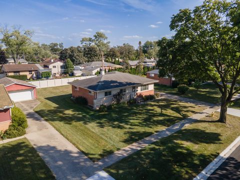 Tiny photo for 913 Ingram Place, Des Plaines, IL 60016 (MLS # 12478785)