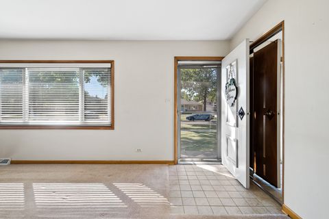 Tiny photo for 913 Ingram Place, Des Plaines, IL 60016 (MLS # 12478785)
