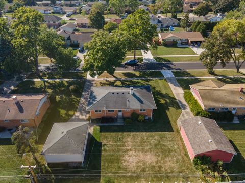 Tiny photo for 913 Ingram Place, Des Plaines, IL 60016 (MLS # 12478785)