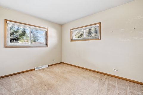 Tiny photo for 913 Ingram Place, Des Plaines, IL 60016 (MLS # 12478785)