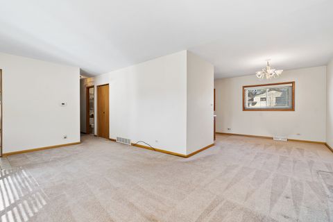 Tiny photo for 913 Ingram Place, Des Plaines, IL 60016 (MLS # 12478785)