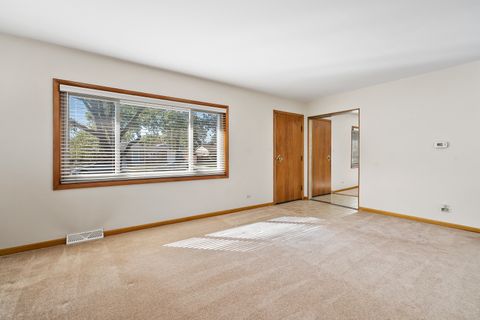 Tiny photo for 913 Ingram Place, Des Plaines, IL 60016 (MLS # 12478785)