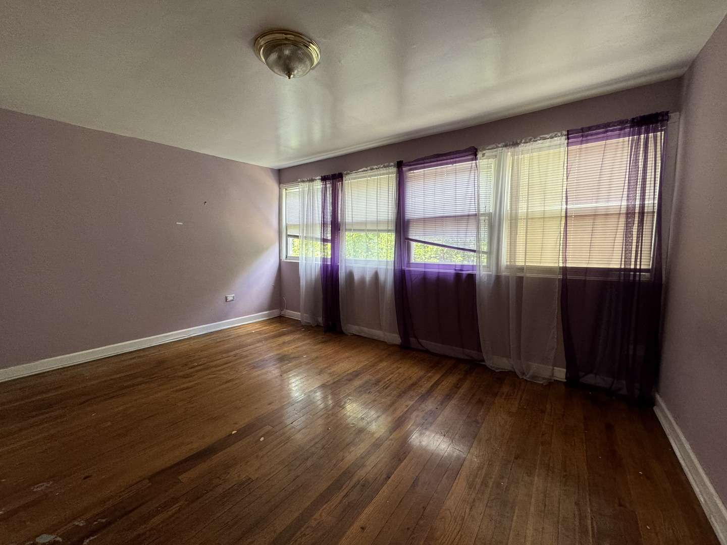 109 E 37th Place