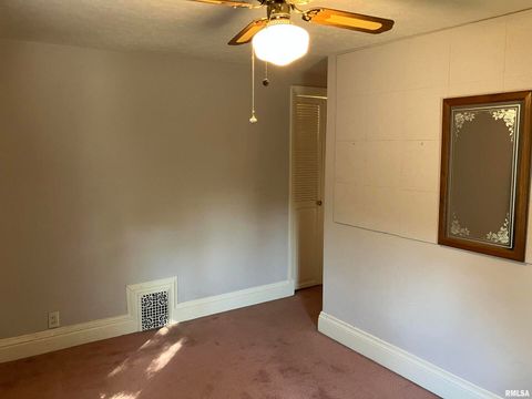 Tiny photo for 837 BEACH Street, Kewanee, IL 61443 (MLS # QC4268571)