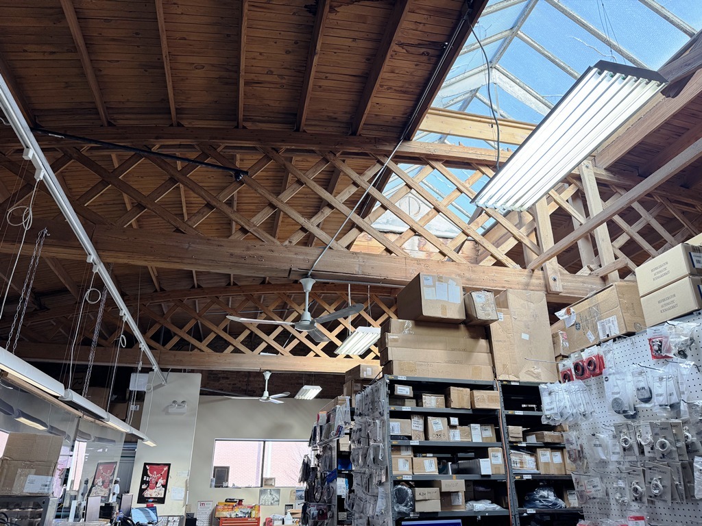 2023 W FULLERTON Street