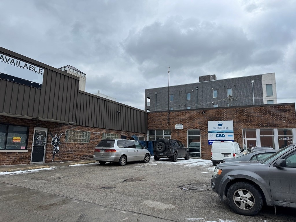 2023 W FULLERTON Street