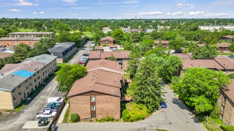 Tiny photo for 61 W Pier Drive #201, Westmont, IL 60559 (MLS # 12591671)