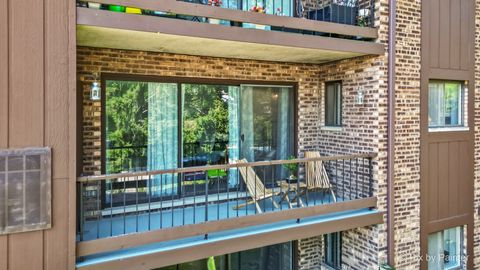 Tiny photo for 61 W Pier Drive #201, Westmont, IL 60559 (MLS # 12591671)