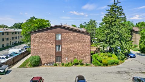 Tiny photo for 61 W Pier Drive #201, Westmont, IL 60559 (MLS # 12591671)