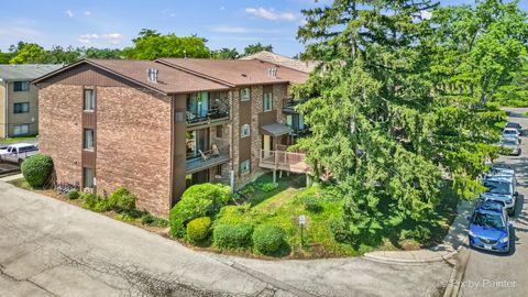 Tiny photo for 61 W Pier Drive #201, Westmont, IL 60559 (MLS # 12591671)