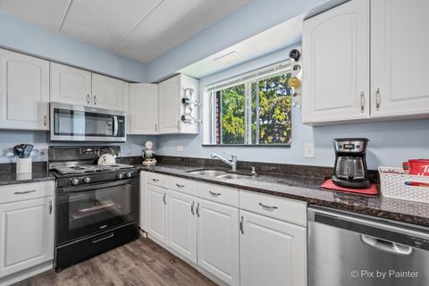 Tiny photo for 61 W Pier Drive #201, Westmont, IL 60559 (MLS # 12591671)