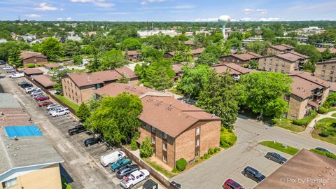 Tiny photo for 61 W Pier Drive #201, Westmont, IL 60559 (MLS # 12591671)