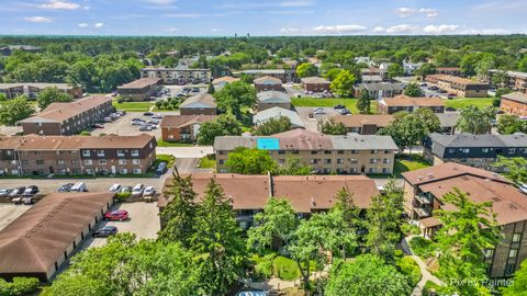 Tiny photo for 61 W Pier Drive #201, Westmont, IL 60559 (MLS # 12591671)