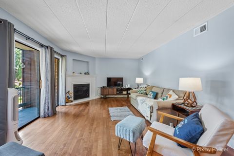 Tiny photo for 61 W Pier Drive #201, Westmont, IL 60559 (MLS # 12591671)