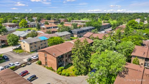 Tiny photo for 61 W Pier Drive #201, Westmont, IL 60559 (MLS # 12591671)