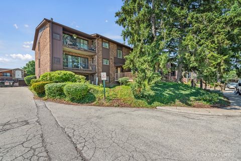 Tiny photo for 61 W Pier Drive #201, Westmont, IL 60559 (MLS # 12591671)