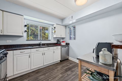 Tiny photo for 61 W Pier Drive #201, Westmont, IL 60559 (MLS # 12591671)